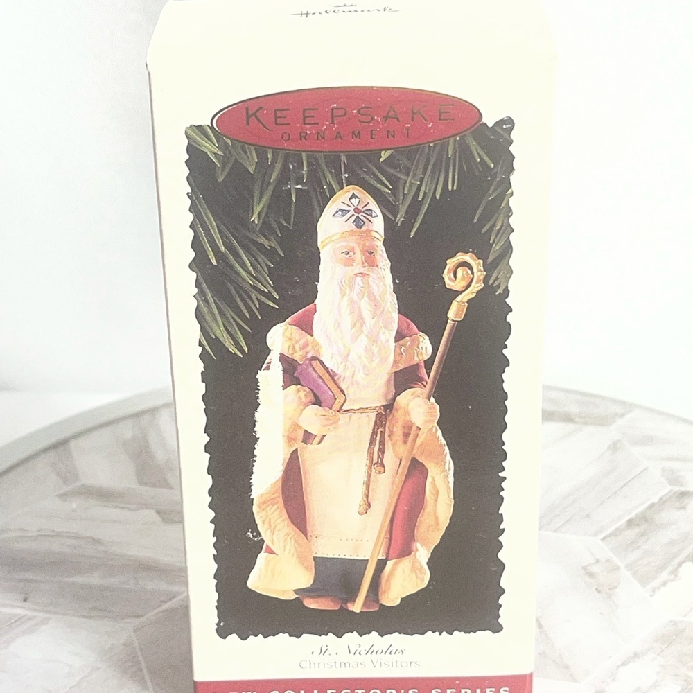 1995 Hallmark St Nicholas Christmas Visitors Figurine w Box